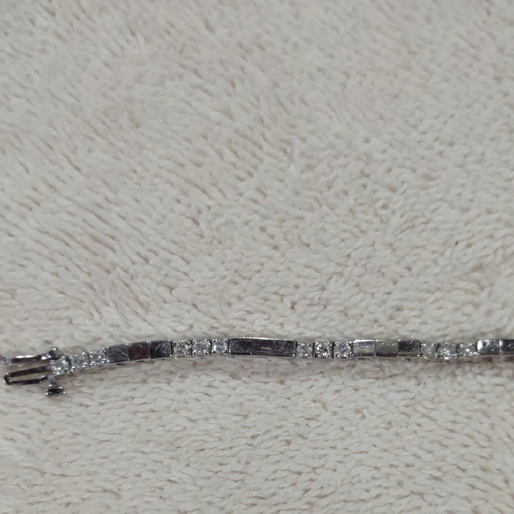 14 Kt White Gold Diamond Tennis Bracelet - Picture 3 of 10